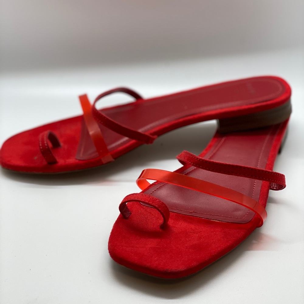 Flat sandals